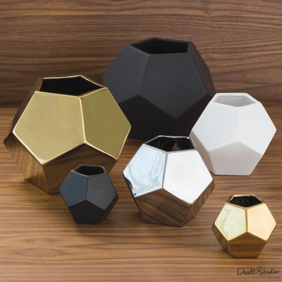 Global Views Dwell Studio faceted matte black vase - Picture 13 of 13